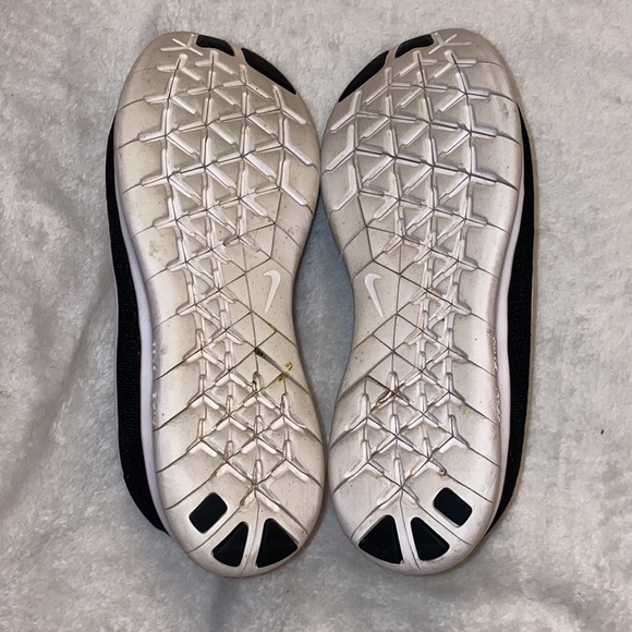 Nike Free Runs - Picture 3 of 5